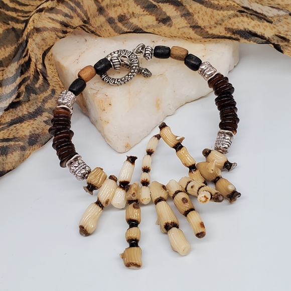 Vintage Jewelry - Vintage Jewelry Natural White Coral Branch And Wood Beads Artisan Bracelet